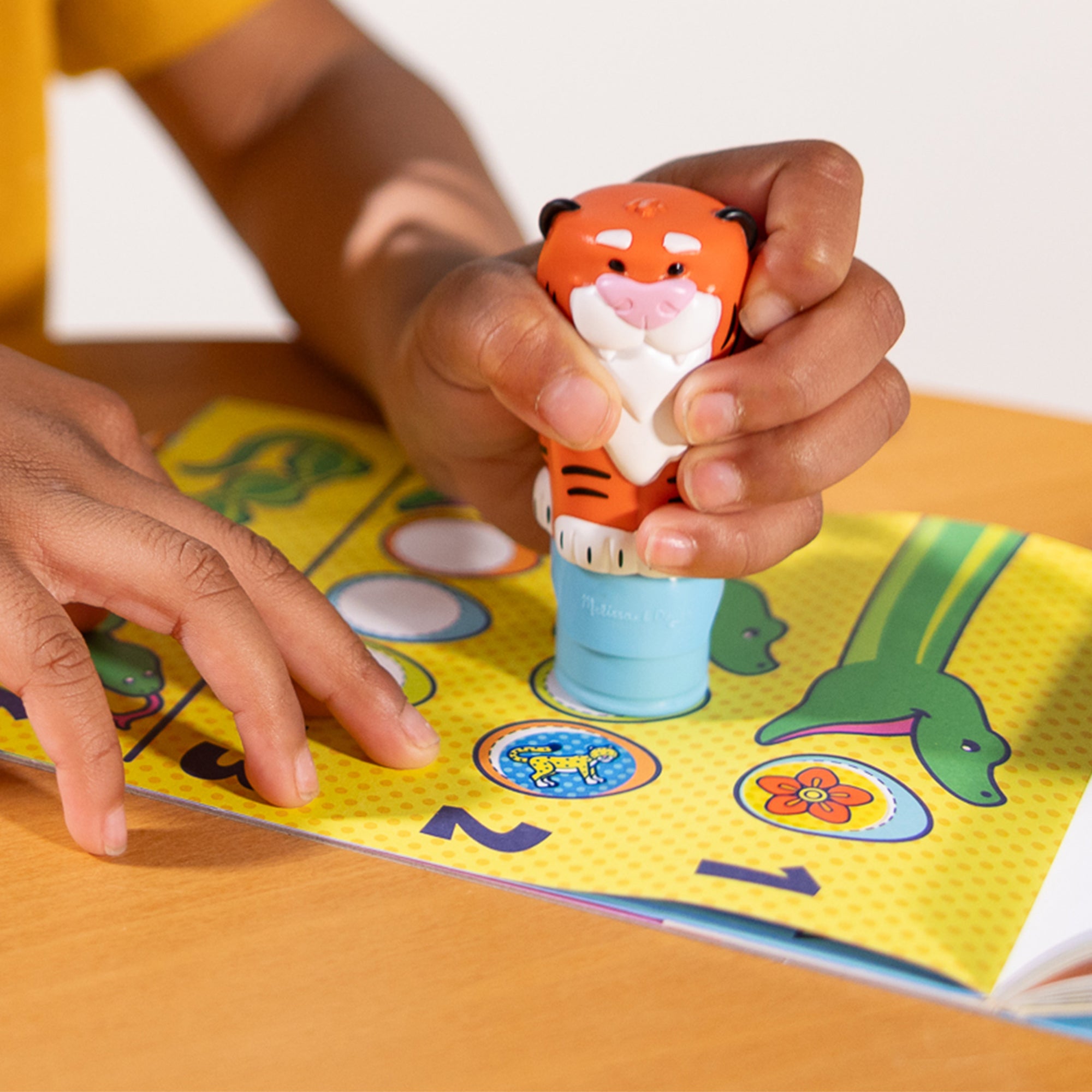 Sticker WOW!™ Activity Pad & Sticker Stamper - Tiger - Image 2