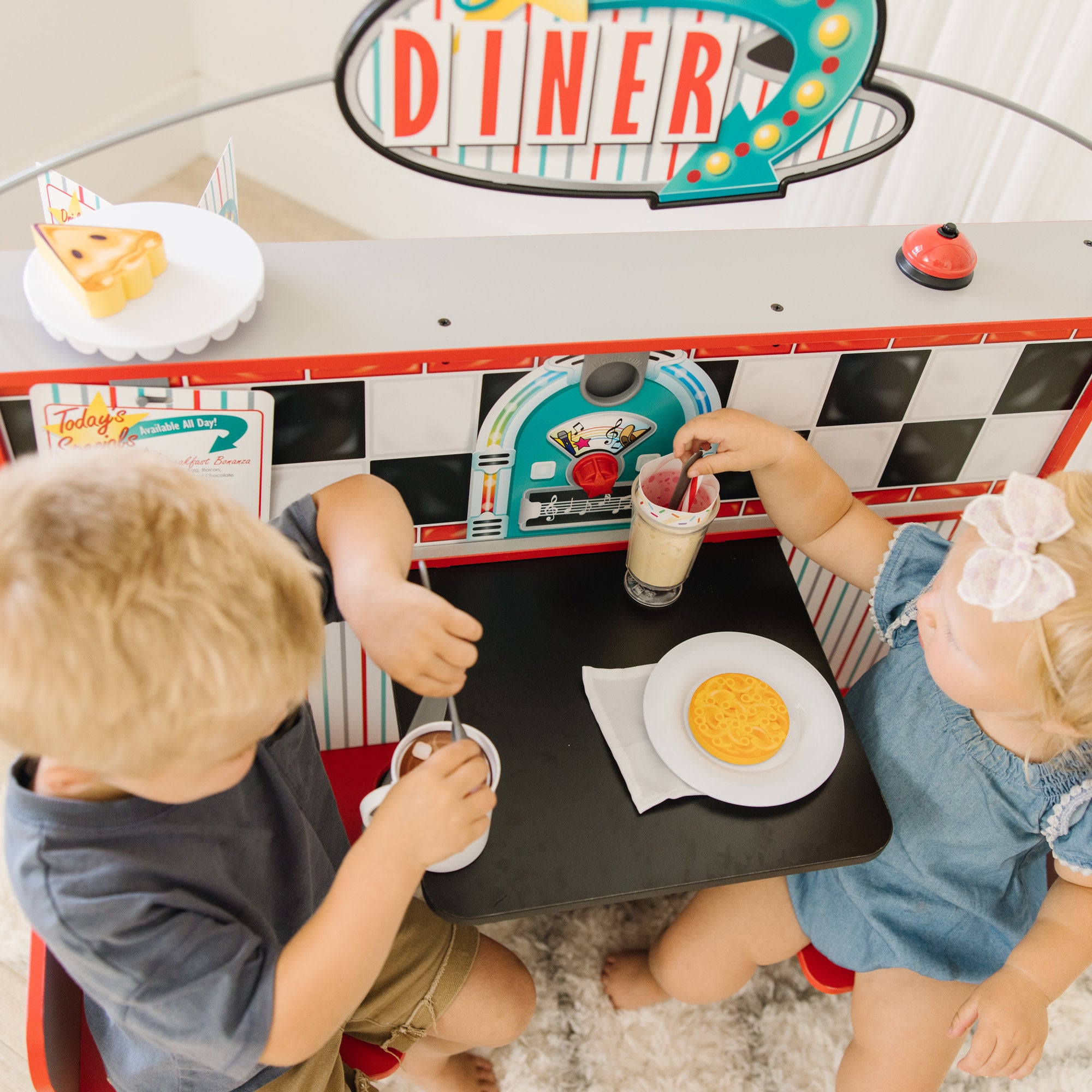 Wooden Star Diner Restaurant - Image 5