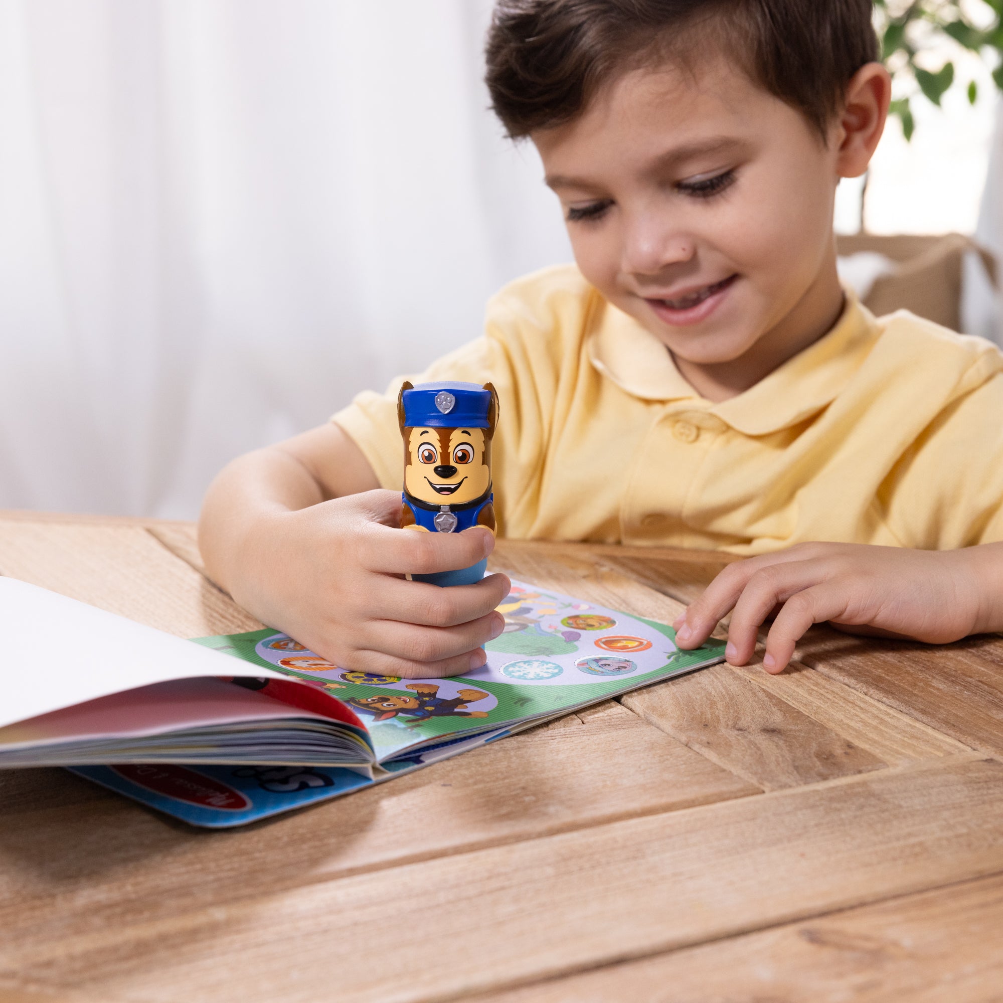 Sticker WOW!™ PAW Patrol Chase Bundle: Activity Pad & Sticker Stamper + Mini Activity Pad and 200 Refill Stickers - Image 8