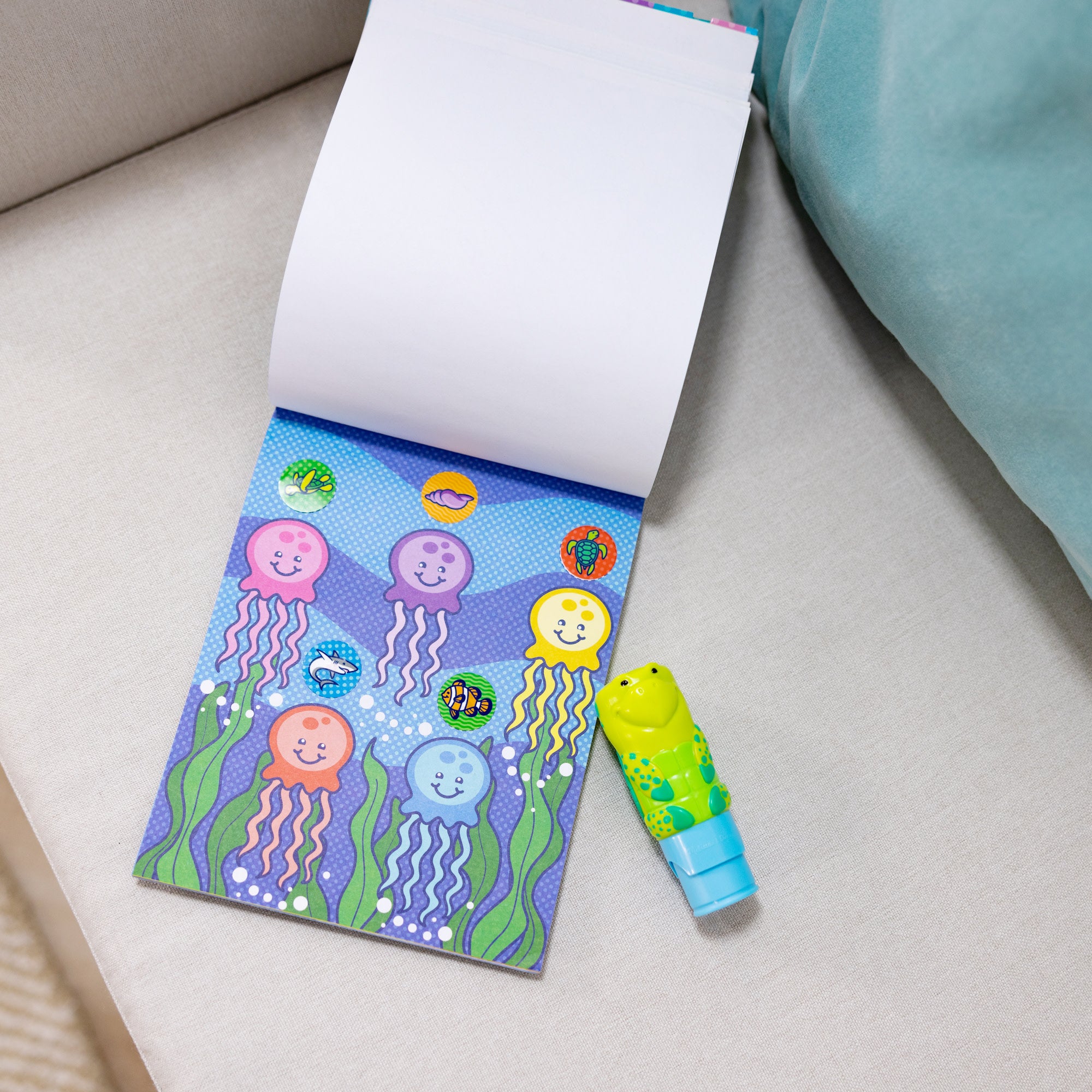 Sticker WOW!™ Activity Pad & Sticker Stamper - Sea Turtle - Image 9