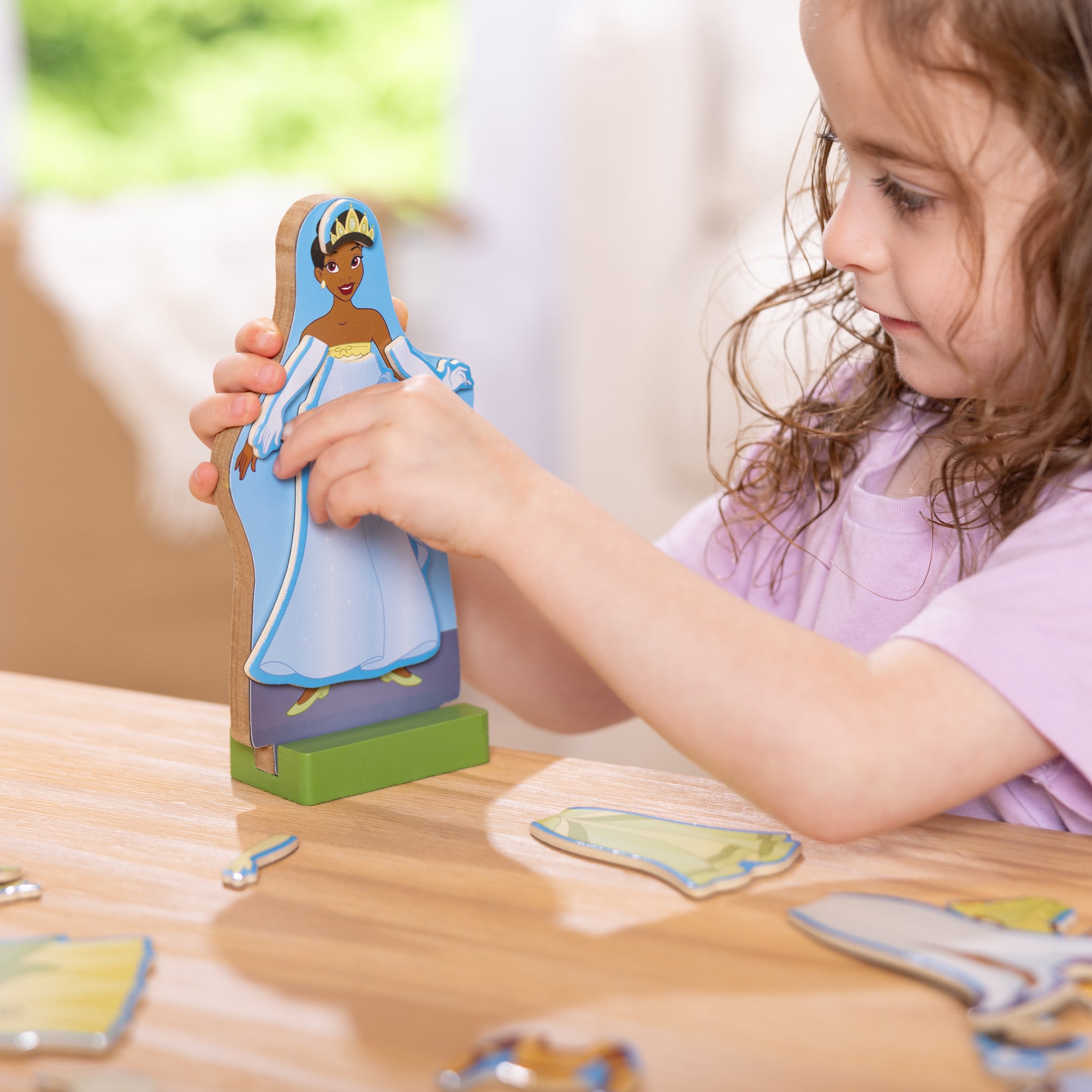 Disney Tiana Wooden Magnetic Dress-Up Play Set - Image 2