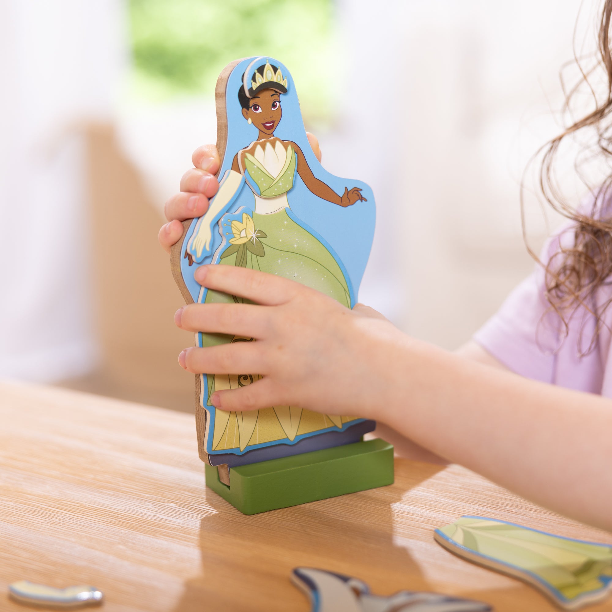 Disney Tiana Wooden Magnetic Dress-Up Play Set - Image 6