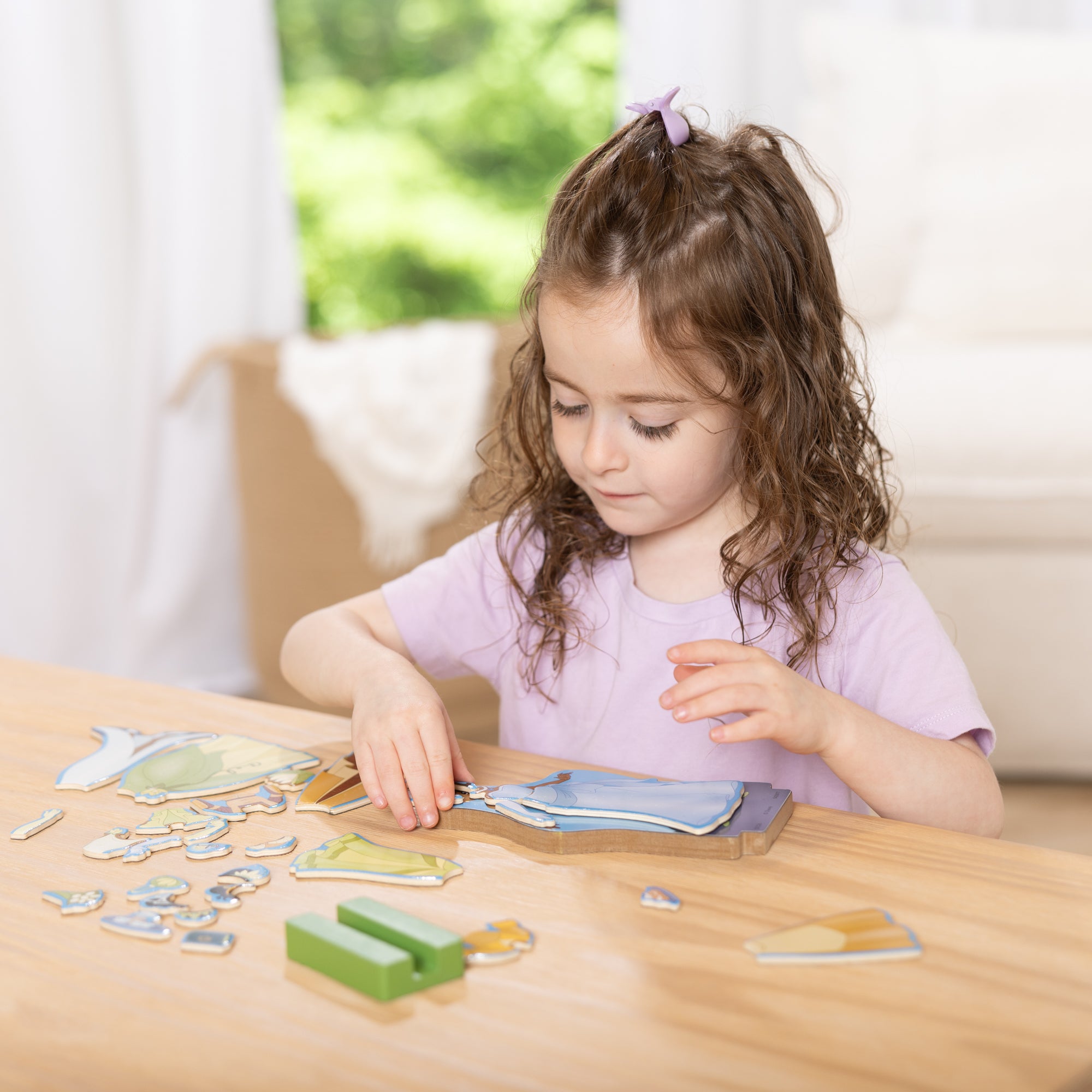 Disney Tiana Wooden Magnetic Dress-Up Play Set - Image 7