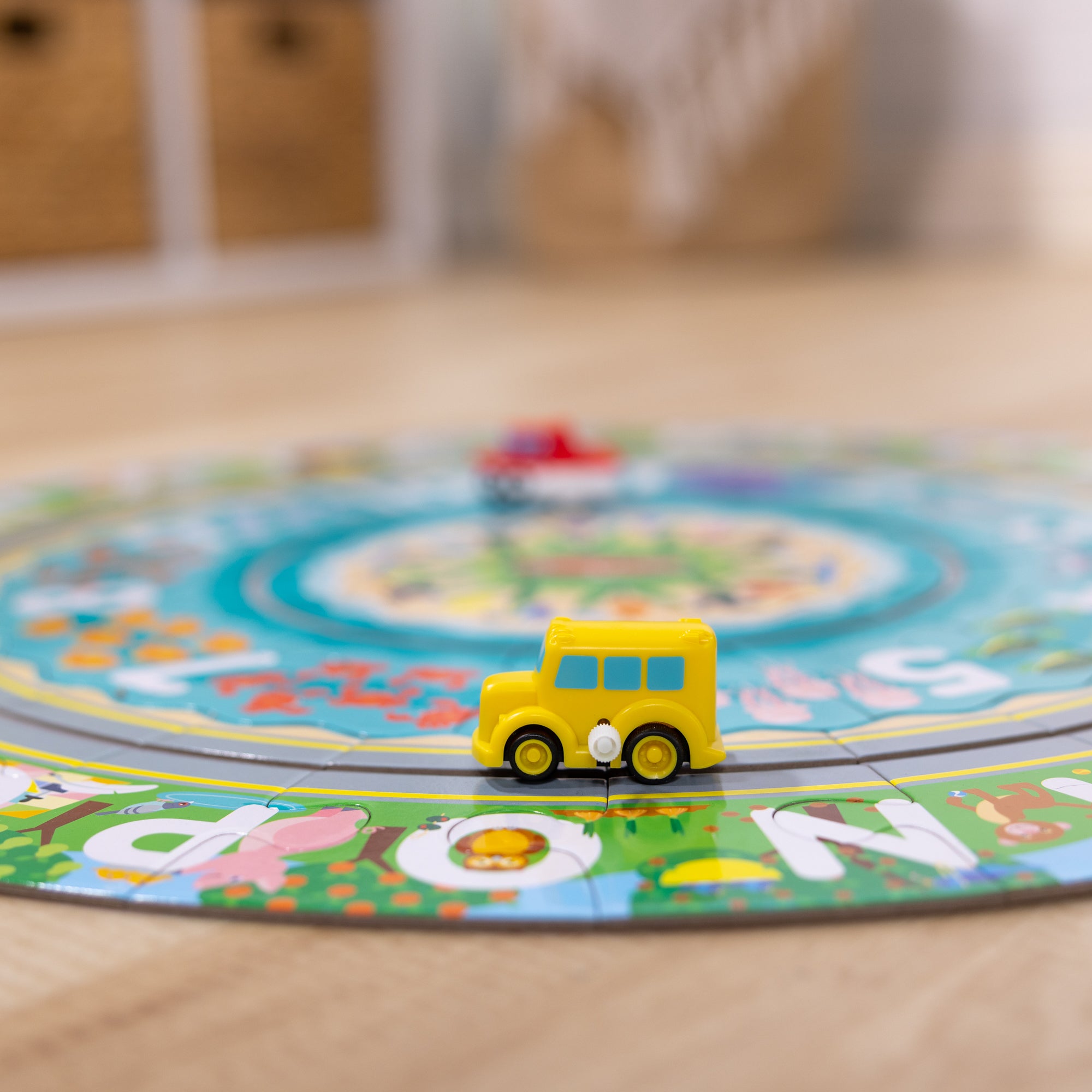 Round the Shore Tracks Floor Puzzle – 48 Pieces - Image 8